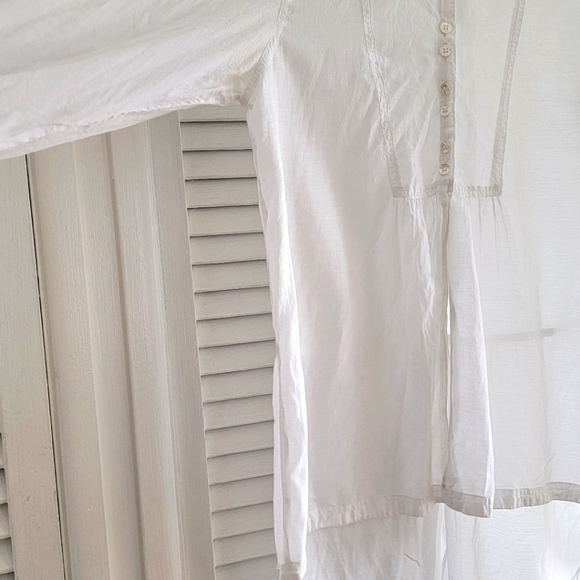 White Tunic style lightweight blouse by Birger et Mikkelson. - Picture 5 of 6